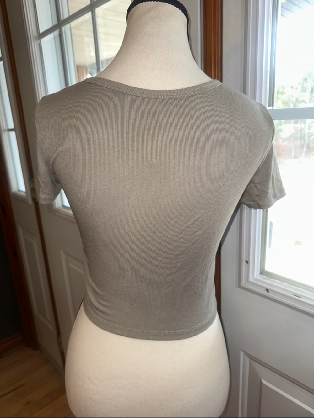 Sunday Best Grey Button-Front Ribbed Crop Top - Picture 2 of 7